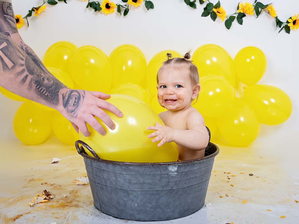 Bain de lait pour bébé avec décoration de tournesol