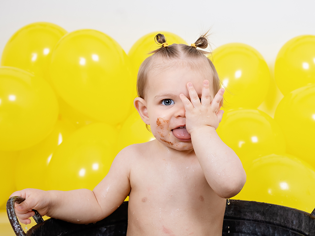 Bain de lait pour bébé avec décoration de tournesol